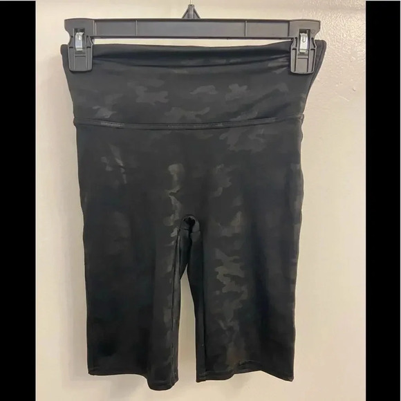SPANX Black Camo Bike Shorts size Small - Picture 2 of 5